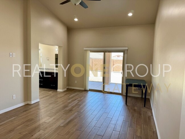 Building Photo - Enjoy those Arizona Sunset in this Three Bedroom Two Bath Home full of upgrades !!