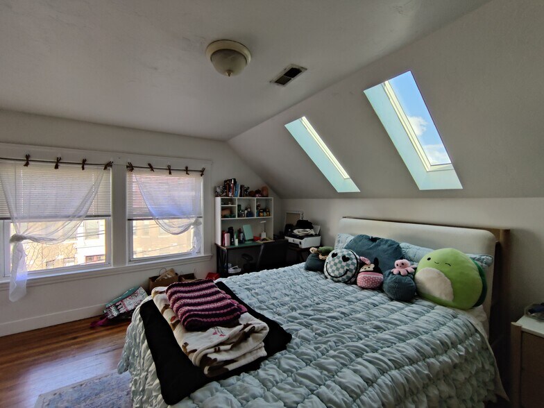 Building Photo - 51 Gardner St