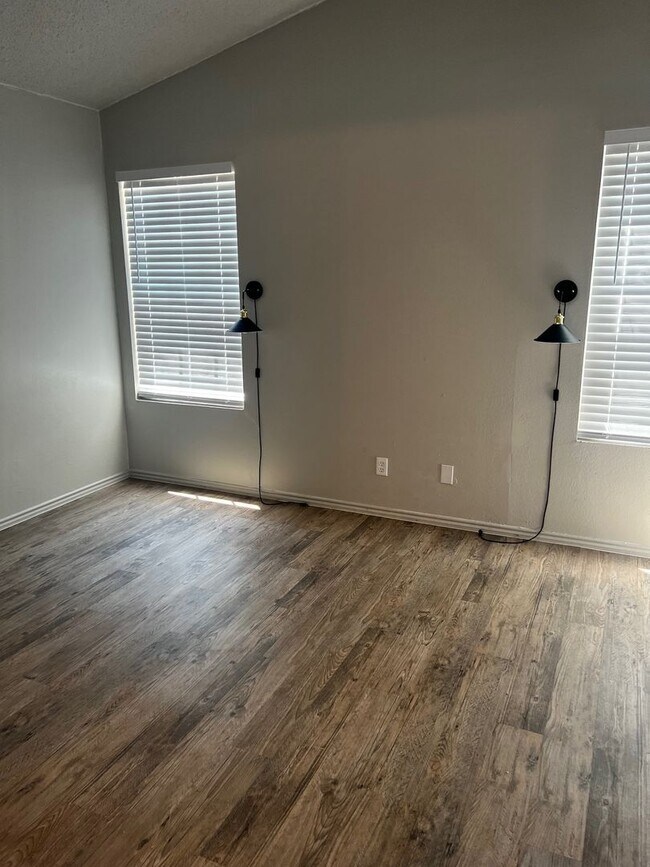 Building Photo - 405 Fantail Loop