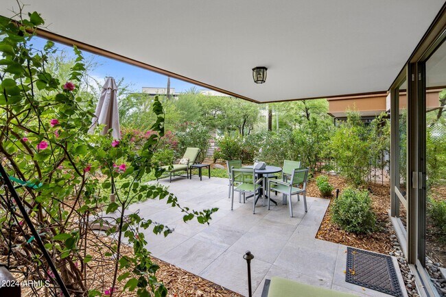 Building Photo - 7121 E Rancho Vista Dr