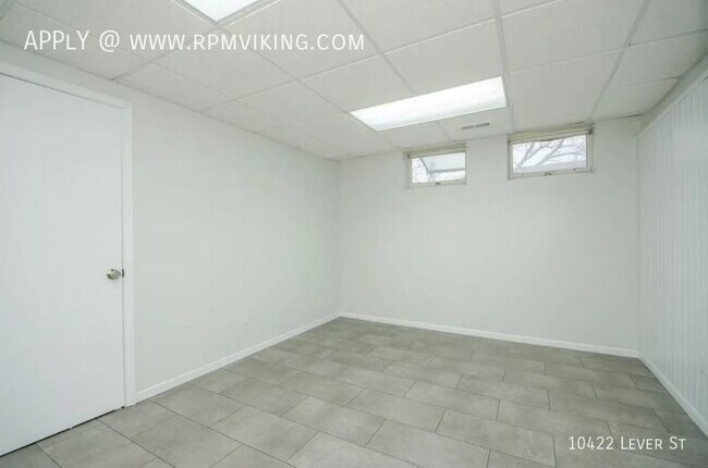 Building Photo - 3br 2ba 1cg ~ Security Deposit Free Altern...