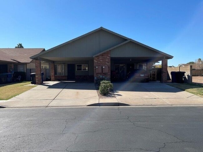 Primary Photo - 3221 E Crescent Ave