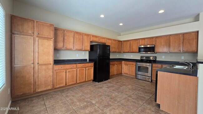 Building Photo - 6091 S 257th Dr
