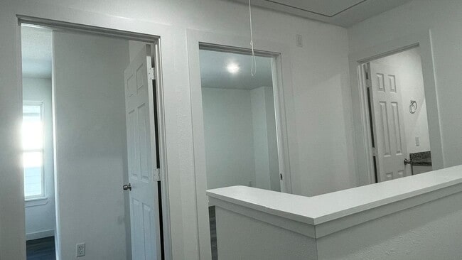 Building Photo - Beautiful house, perfect for families!!