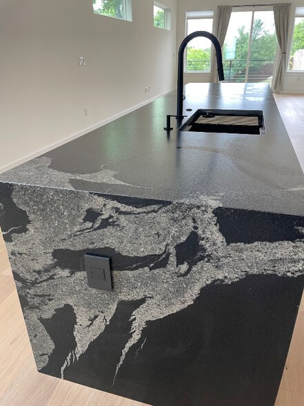 Building Photo - 5210 Rogers Ln