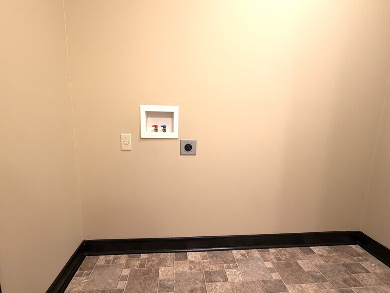 Building Photo - 209 N Capitol Ave