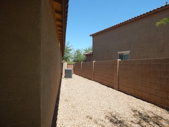 Building Photo - 6539 E Vuelta Tierra Blanca