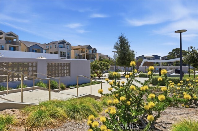 Building Photo - 158 Restore