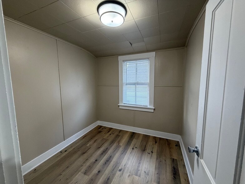 Building Photo - 708 N 10th St