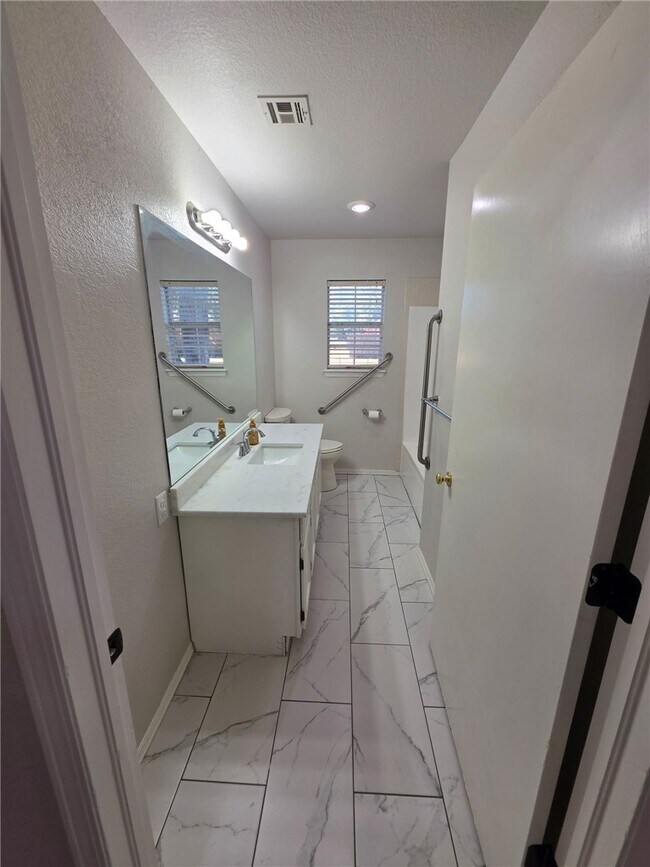 Building Photo - 809 Kinkade Pl
