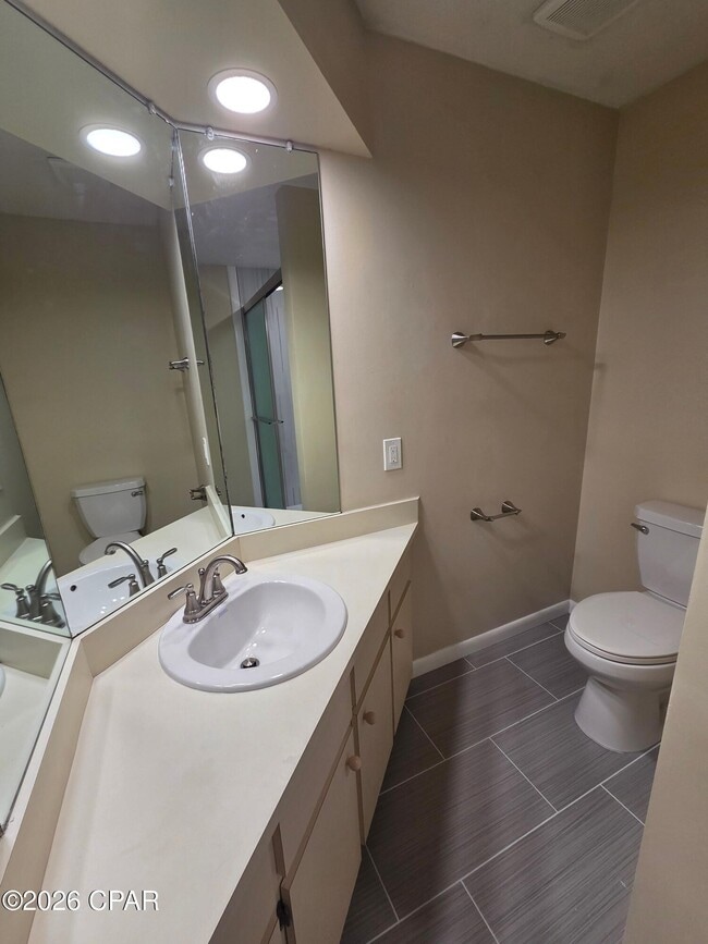 Building Photo - 7125 N Lagoon Dr