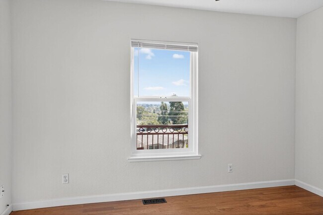 Building Photo - 2230 Sol St