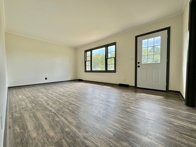 Building Photo - Peaceful Country Living on 1+ Acres Just Minutes from Downtown Franklin