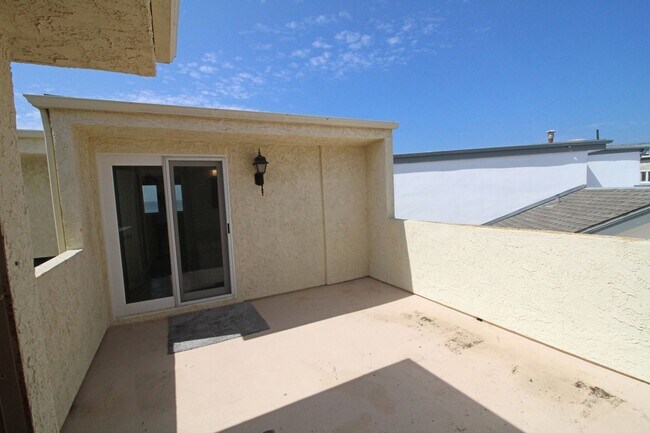 Building Photo - Oceanfront Silverstrand | 4 Bedroom + 3 Ba...
