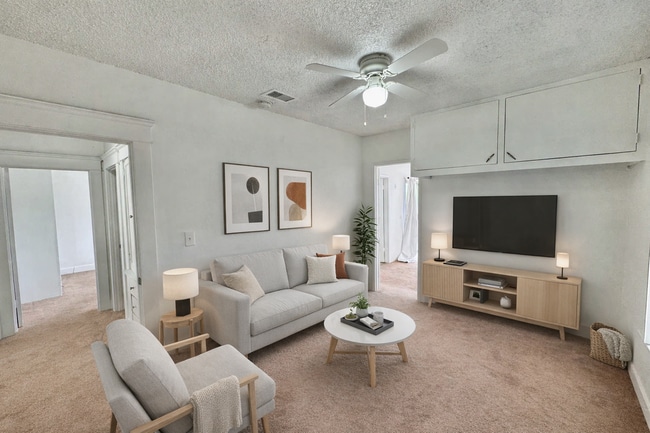 Building Photo - 1554 E Woodbury Rd