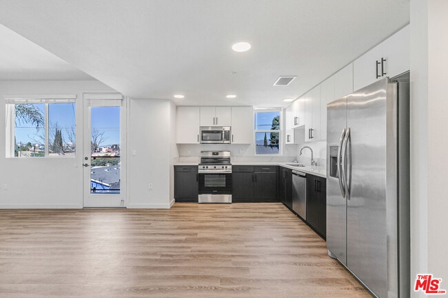 Building Photo - 10824 Blix St