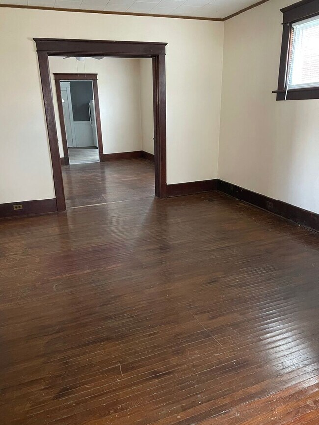 Building Photo - 917-919 W 7th St