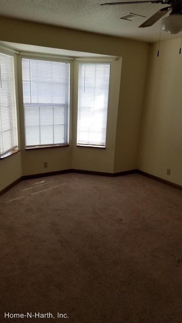 Building Photo - 3266-3268 N Longfellow Ct