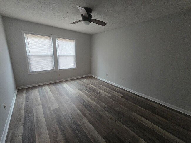 Building Photo - 6809 Willowbrook Dr