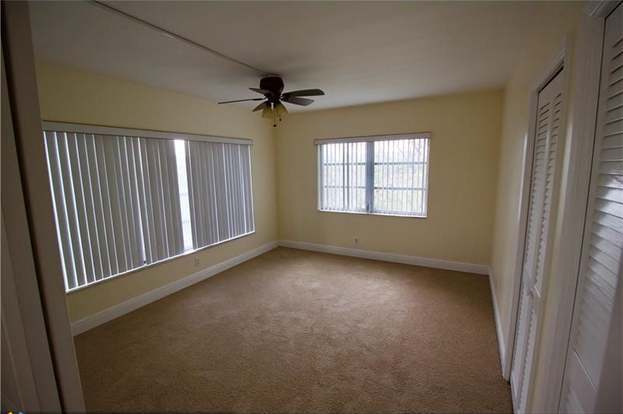 Building Photo - 3050 N Palm Aire Dr