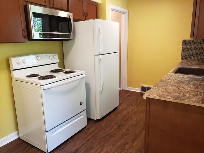 Building Photo - 3-Bedroom, 1-Bathroom - Woodland Home