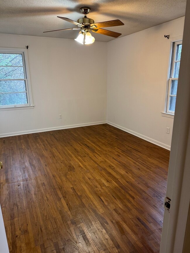 Building Photo - 2404 Perry Cove