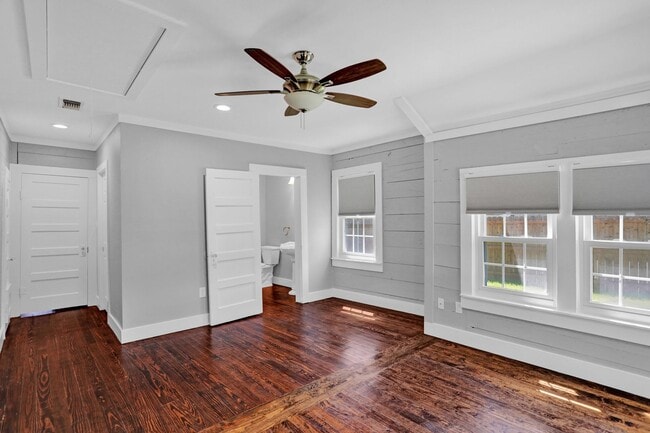 Building Photo - Cutest Cottage available Now in McKinney!