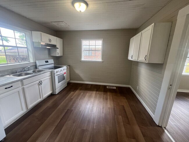 Building Photo - 1 bedroom 1 bathroom house in West Tuscaloosa