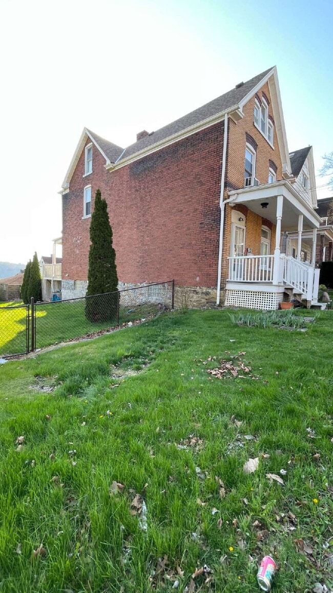 Building Photo - 19 S 6th St