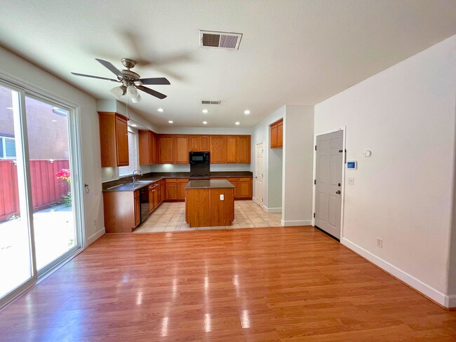 Building Photo - Beautiful 4 bed/ 3.5 bath in Natomas!