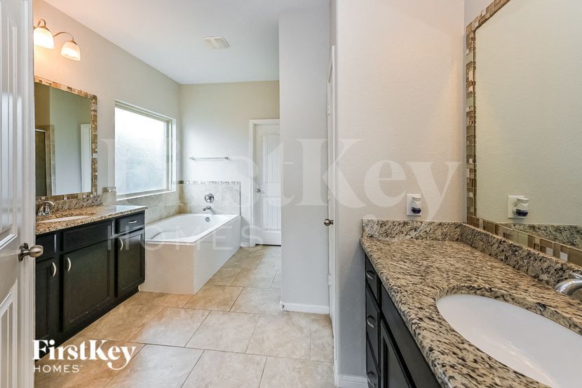 Building Photo - 3711 Daintree Park Dr