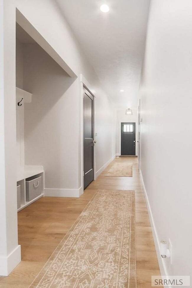 Building Photo - COMPLETELY FURNISHED HOME FOR RENT IN SUGA...