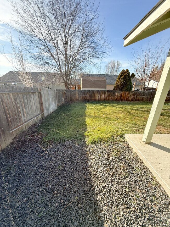 Building Photo - Three Bedroom, Two Bath House