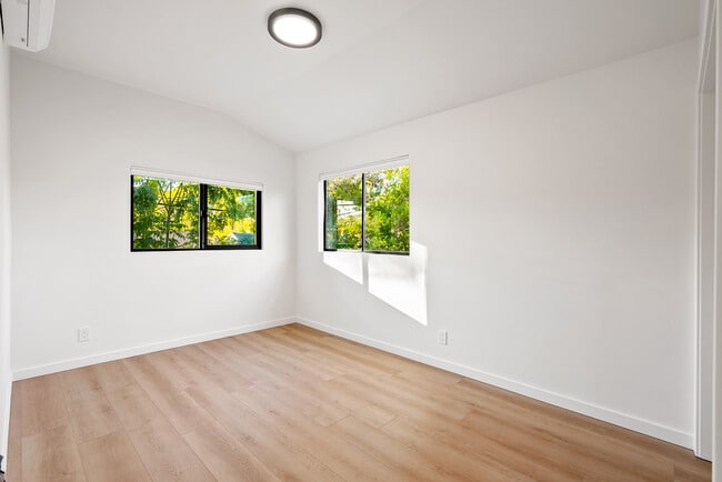 Building Photo - 152 Cuesta Dr