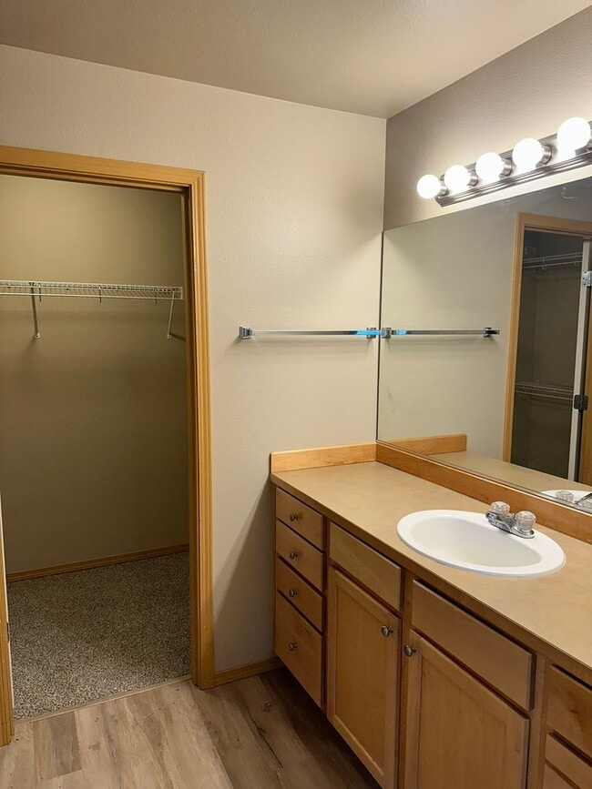 Building Photo - 2bd/2ba Maple Valley Home