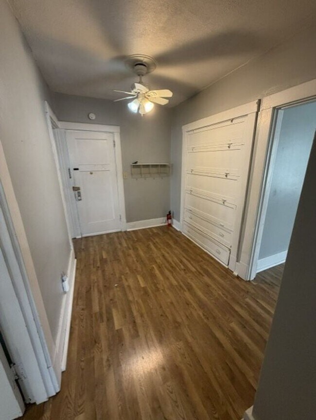 Building Photo - 256 Mabrick Ave