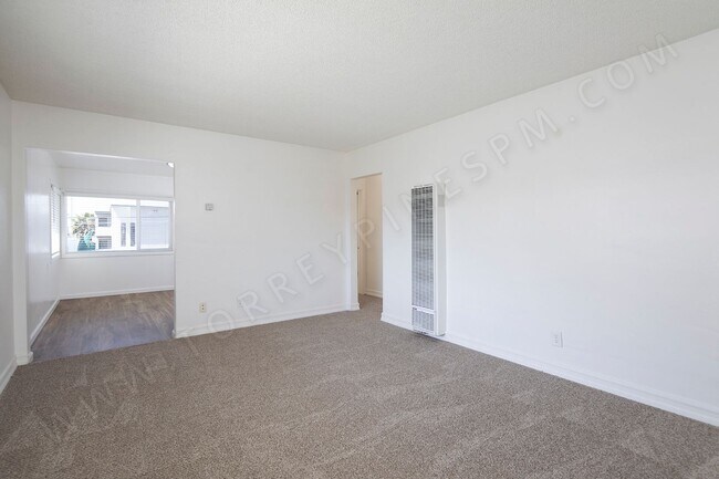 Building Photo - 2 WEEKS FREE!!! 2 BR with Partial Bay Views and Parking!