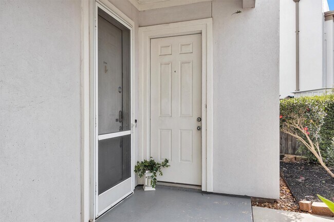 Building Photo - 168 Lake Point Blvd