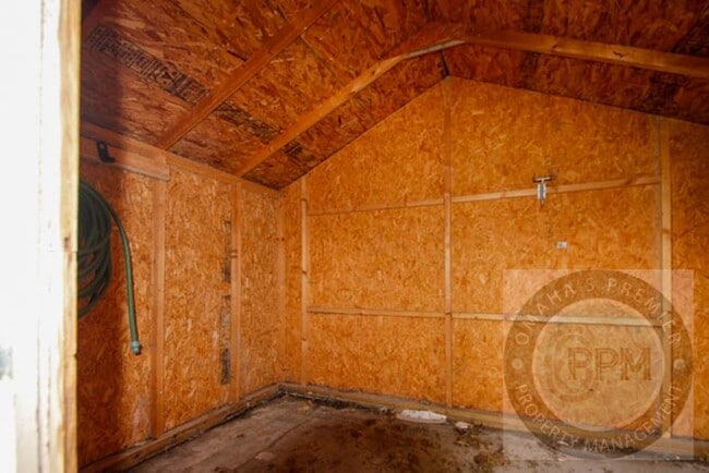 Building Photo - Discover this 3- Bd, 2.5-Ba Omaha, NE,