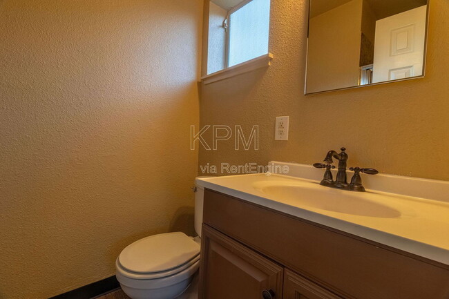 Building Photo - 713 San Francis Ave