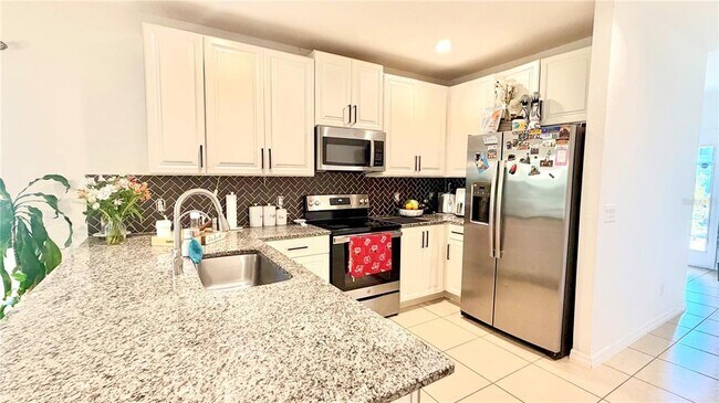 Building Photo - 5003 Royal Point Ave