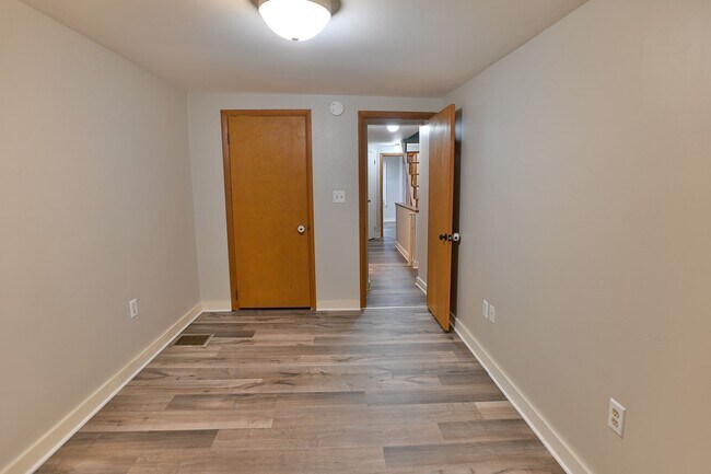 Building Photo - Charming 2 Bedroom on Grand St with Bonus Room