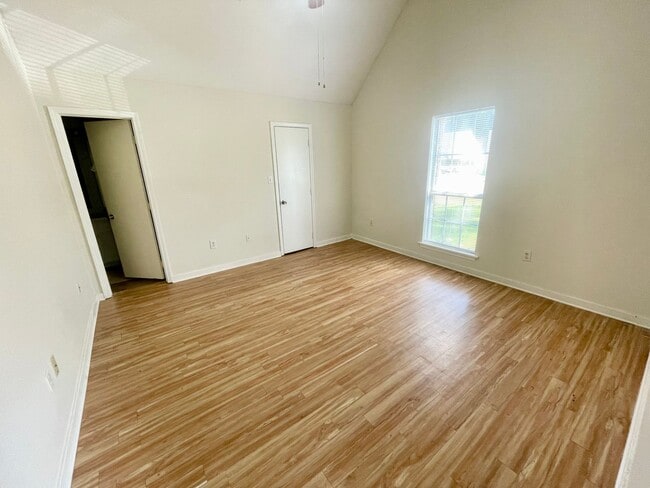 Building Photo - 3/2 For Rent in Madison! *MOVE IN SPECIAL*