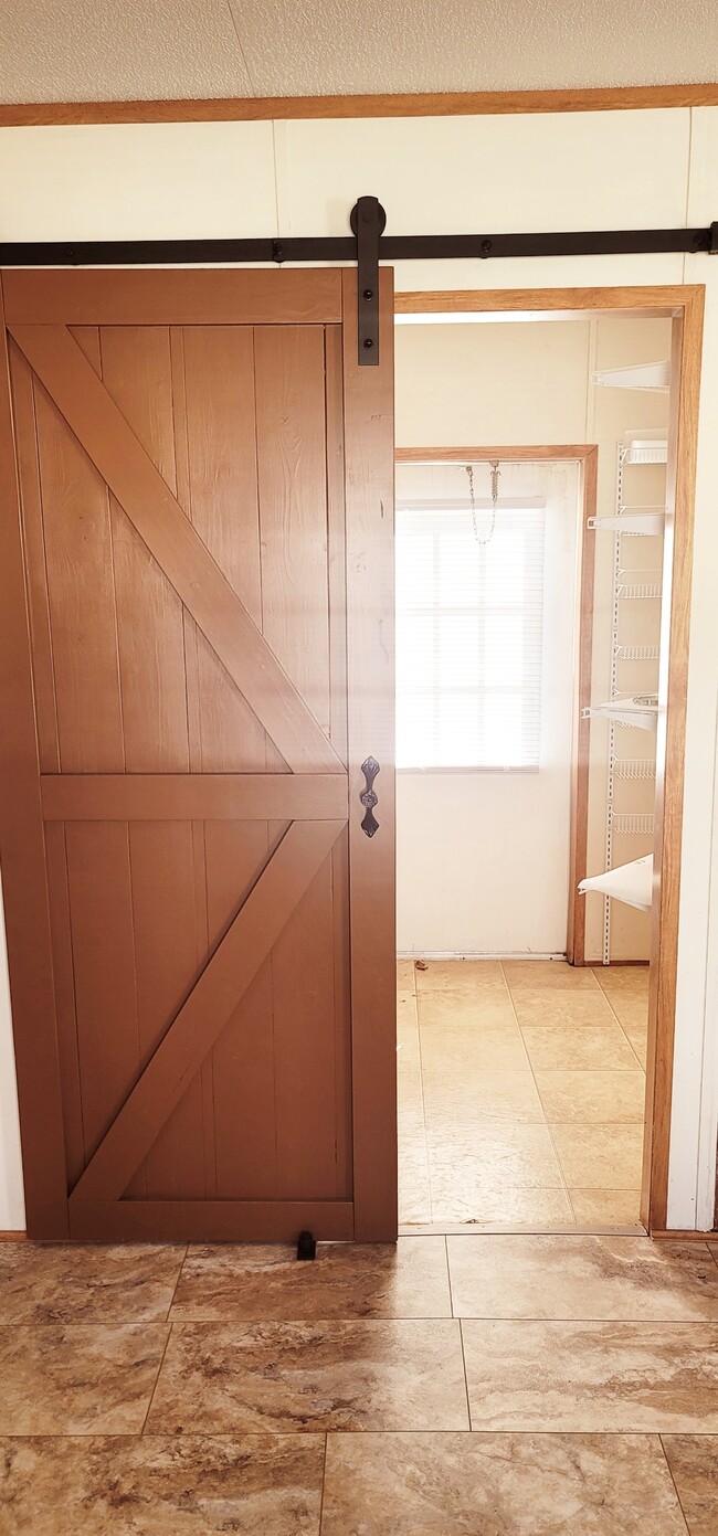 Building Photo - 4105 Carlyss Dr