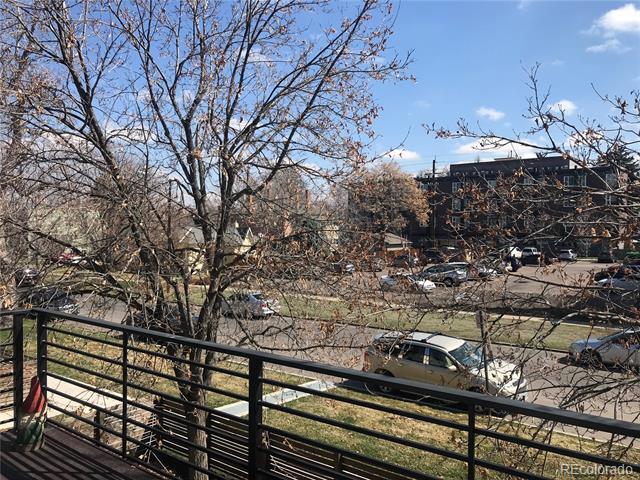 Building Photo - 1883 Vine St