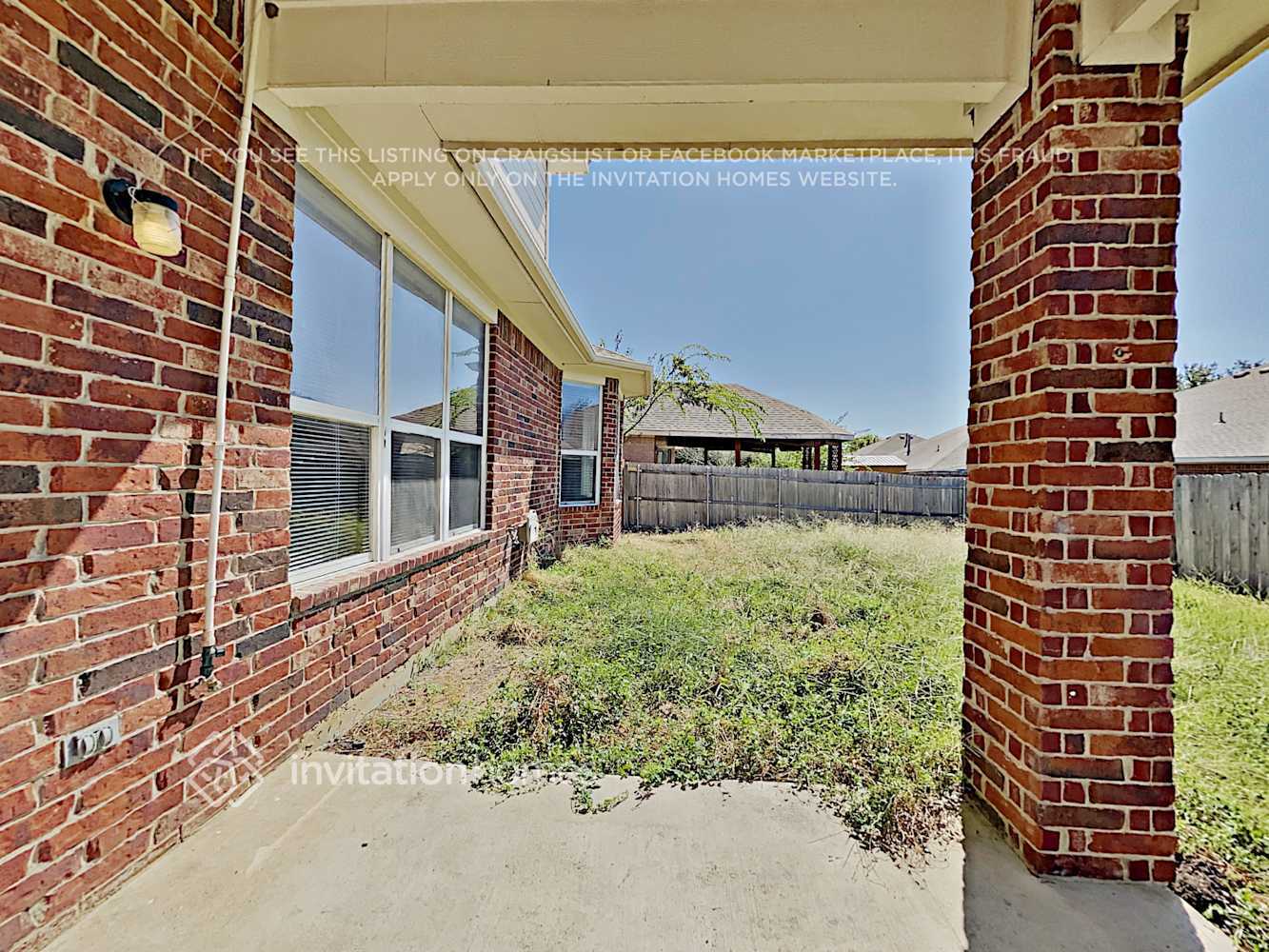 Building Photo - 3900 Rochester Dr