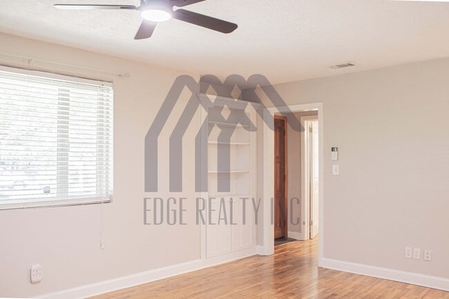 Building Photo - 135 E Derenne Ave