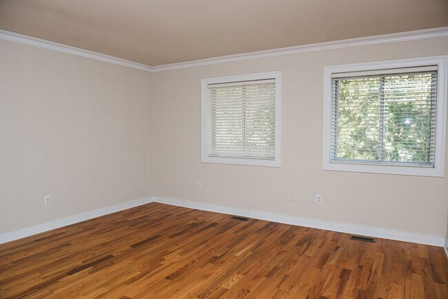 Building Photo - 93 Tennyson Dr
