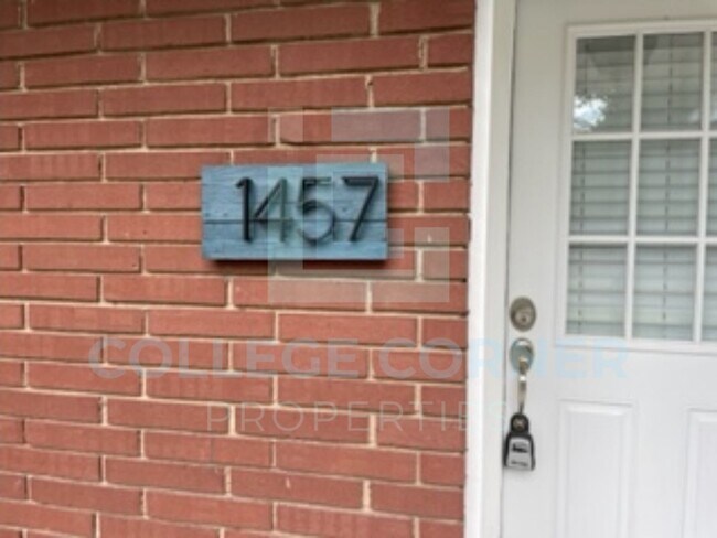 Building Photo - 1457 Brookwood Dr