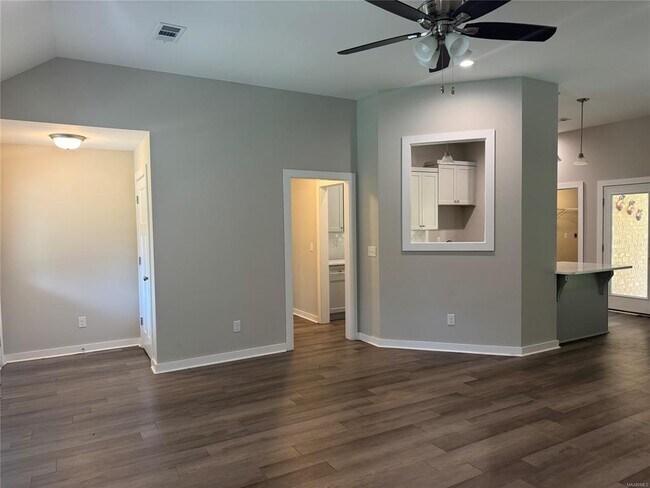 Building Photo - 107 Fox Run Dr